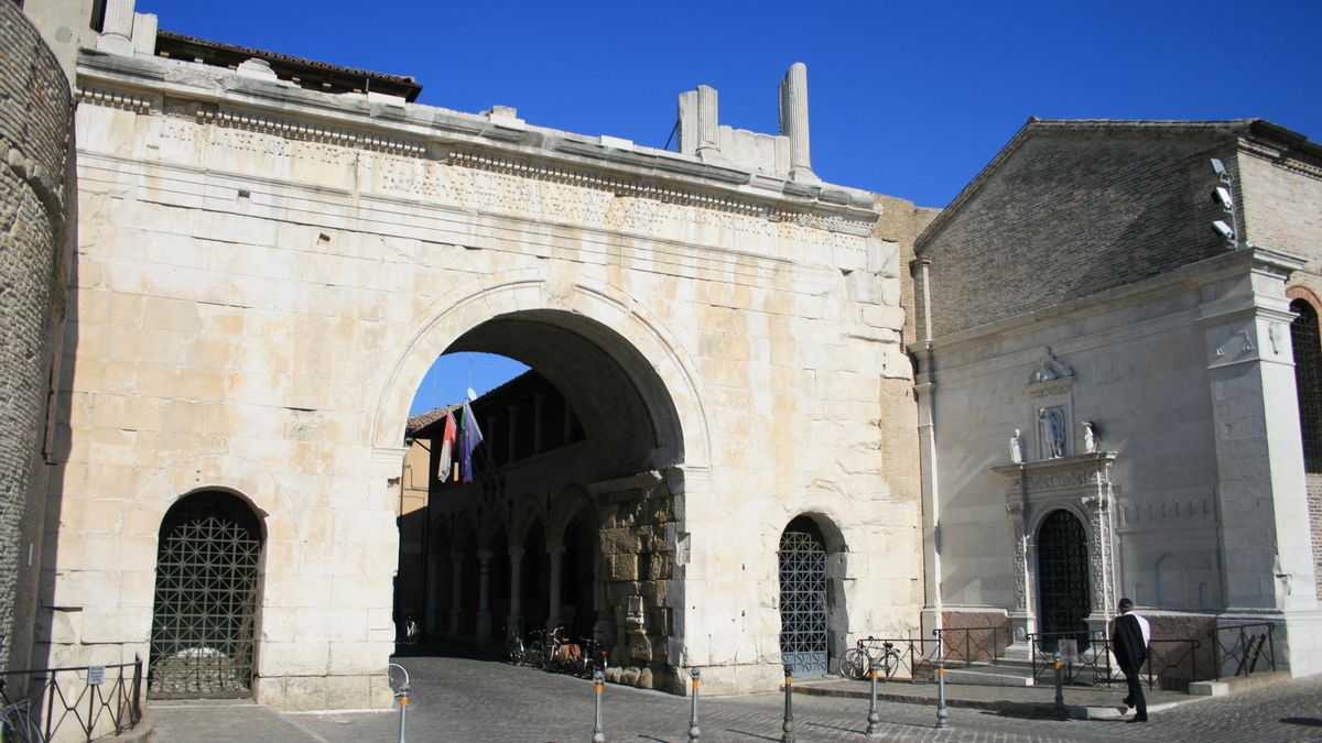 Puerta de Augusto en Fano