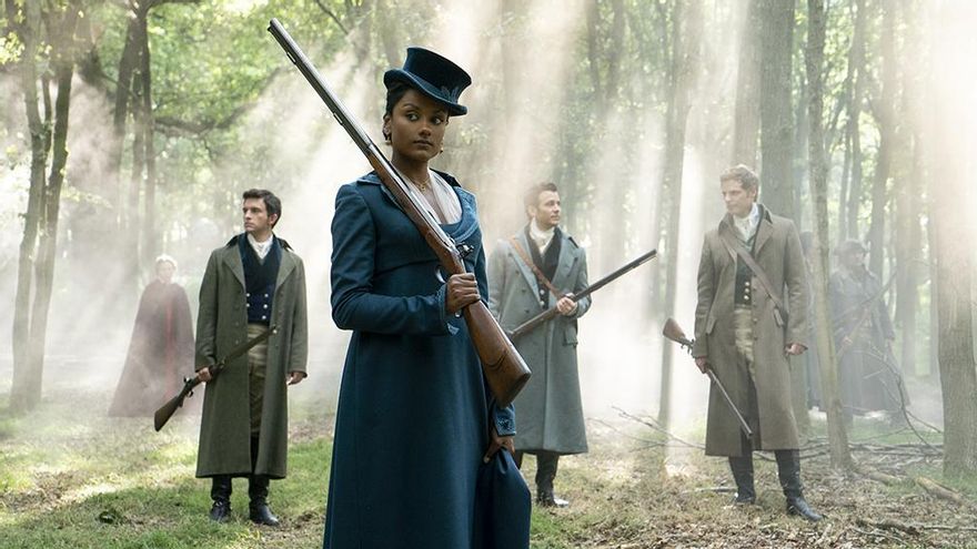 Jonathan Bailey, Simone Ashley, Luke Thompson y Rupert Young en la temporada 2 de 'Los Bridgerton'