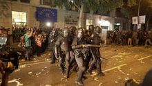 Cargas policiales en torno a la Conselleria de Interior en el tercer día de protestas en Catalunya