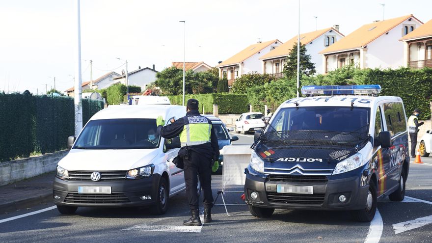 Archivo - Foto de archivo de un vehículo de la Policía Nacional
