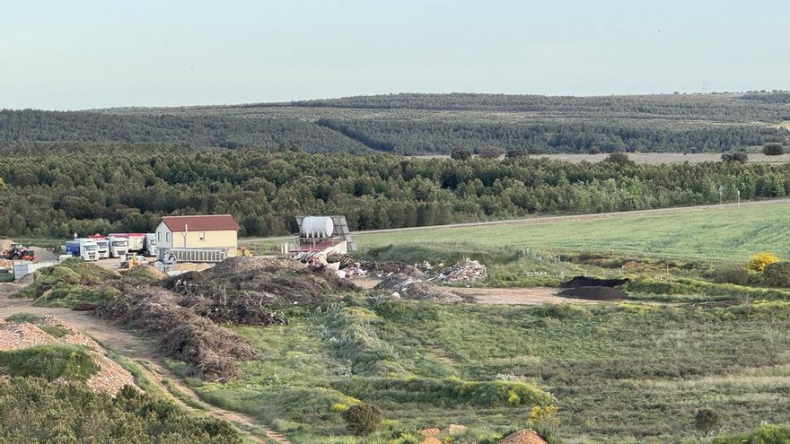 La Junta renueva su visto bueno ambiental para la creación de una planta de lodos en Santiago Millas