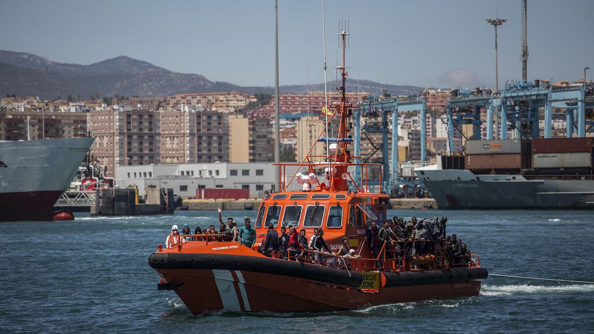 FOTOS | El recorrido de los migrantes rescatados en el Estrecho, desde Algeciras hasta Madrid
