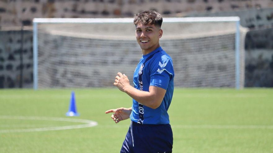 El canterano Pablo Hernández, novedad en la convocatoria del CD Tenerife