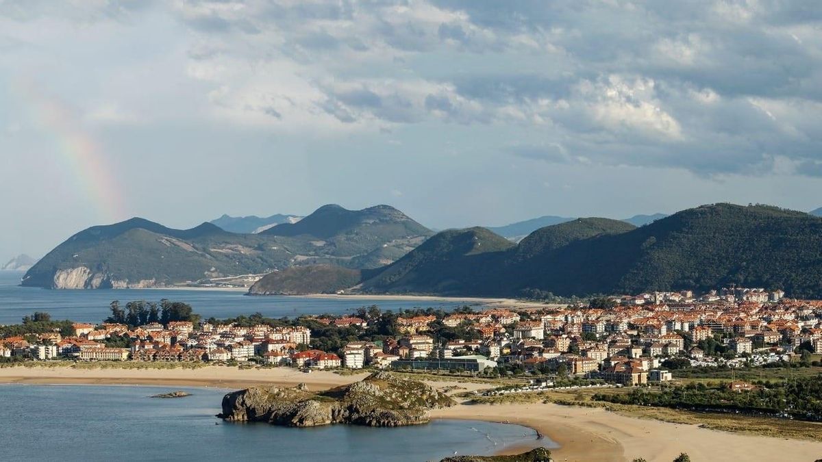 El Gobierno estima que Cantabria puede alojar una población flotante de más de 400.000 personas aunque reconoce "desajustes en los servicios esenciales"