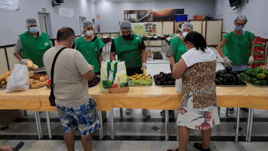 Imagen de archivo de un comedor social en Carabanchel, Madrid, de una de las ONG que reciben ayuda del Banco de Alimentos. EFE/Fernando Alvarado