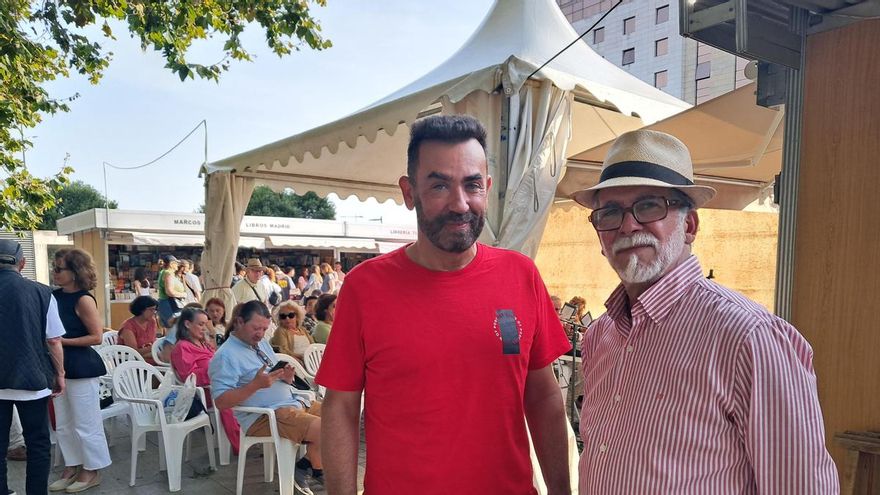 El escritor Javier Menéndez Llamazares clausura el miércoles el ciclo de charlas de la Feria del Libro Viejo