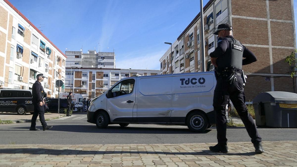 Un hombre mata a una mujer y se atrinchera en su domicilio en Córdoba