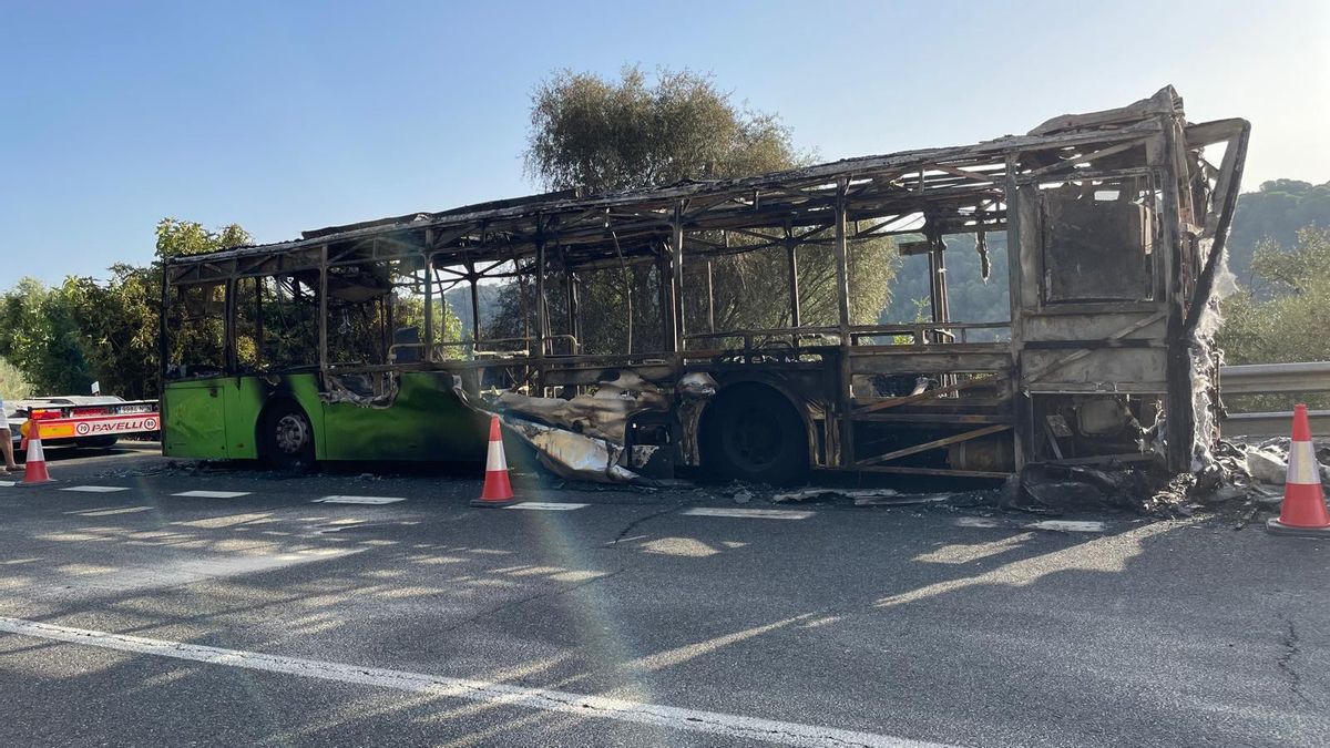 Sale ardiendo un autobús cuando subía para Cerro Muriano