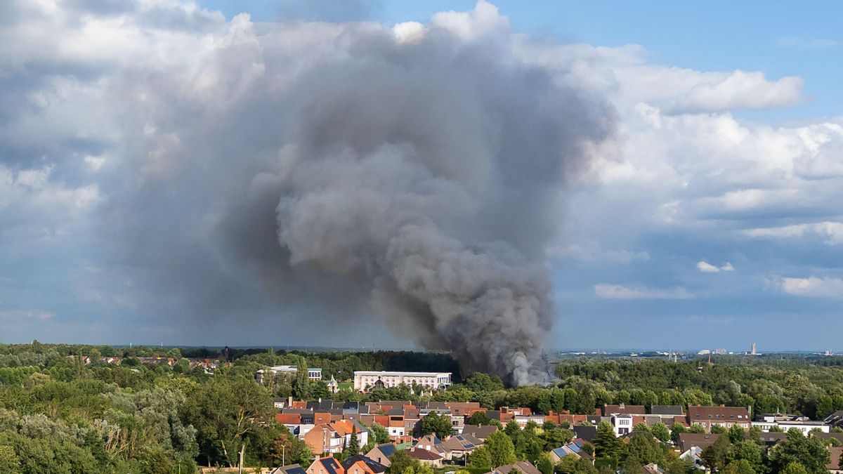 Tomorrowland no tira la toalla: el festival de música electrónica se mantiene pese a que su escenario principal ardiese