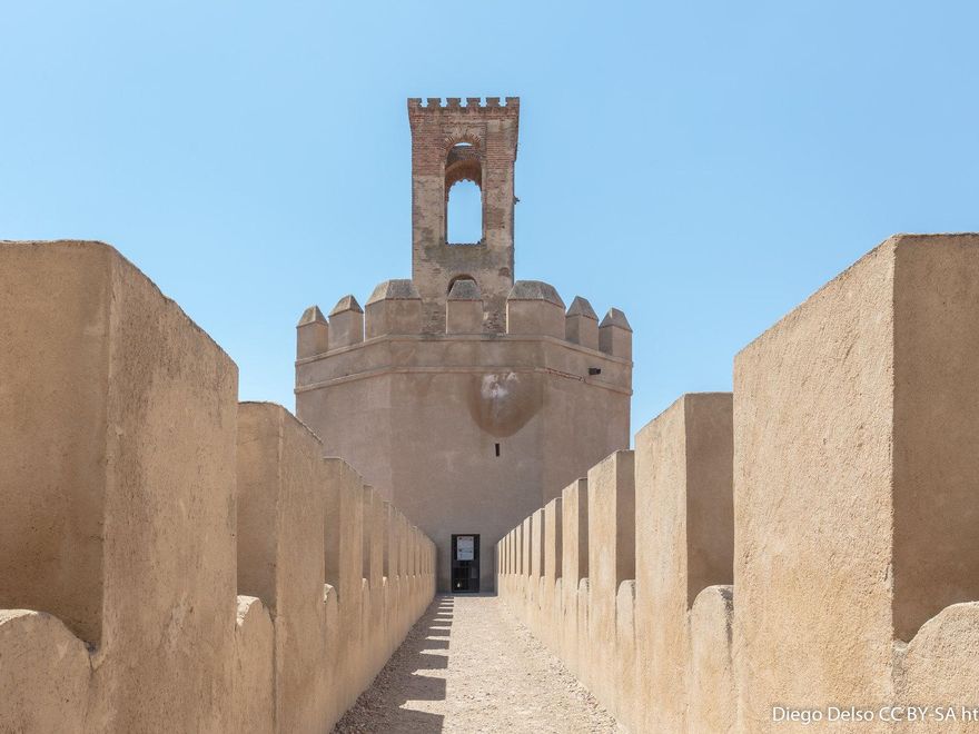 Camino de ronda de la Torre de la Atalaya.