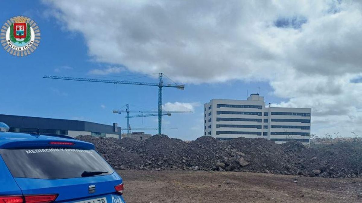 Macrovertido de residuos de la construcción en Las Palmas de Gran Canaria.