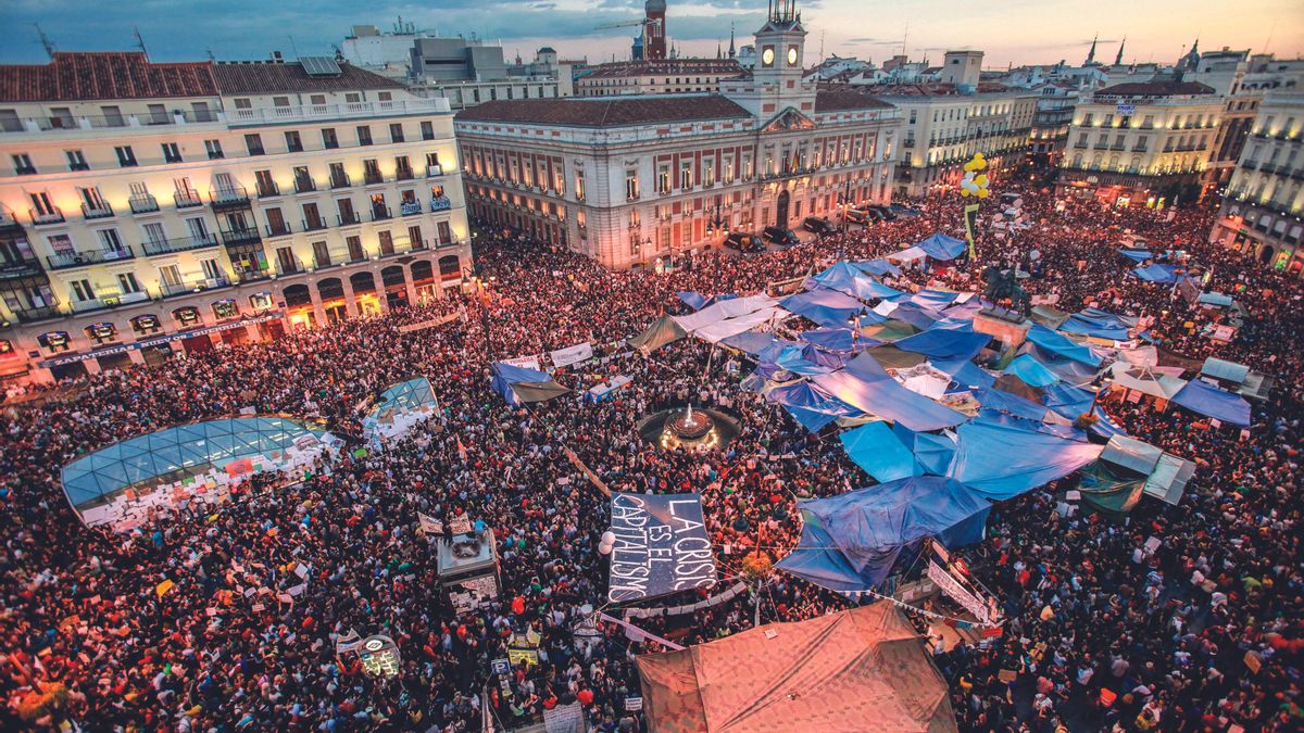 En la imagen, la Puerta del Sol de Madrid, durante los primeros días de la acampada del Movimiento 15M
