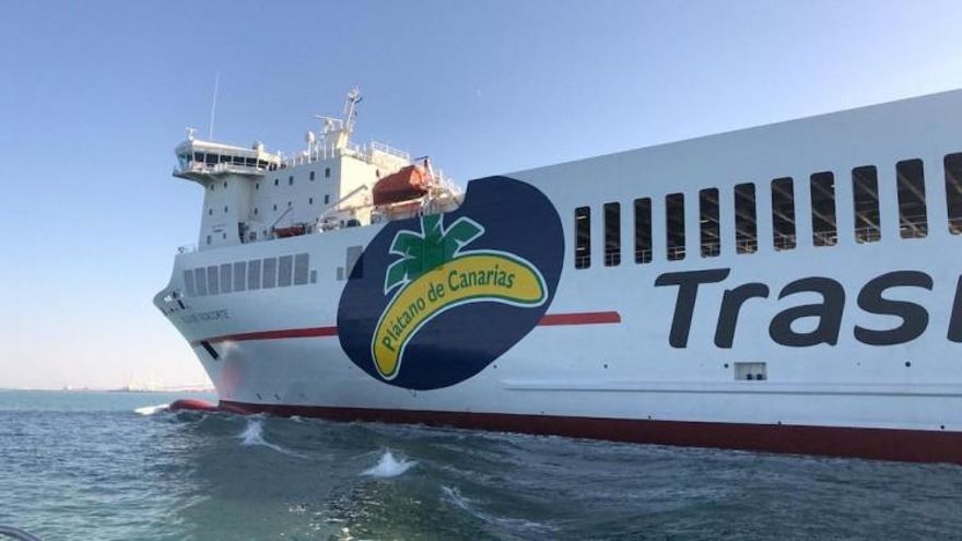 El buque 'Villa de Tazacorte' atraca por primera vez en el Puerto de Santa Cruz de La Palma el 2 de diciembre