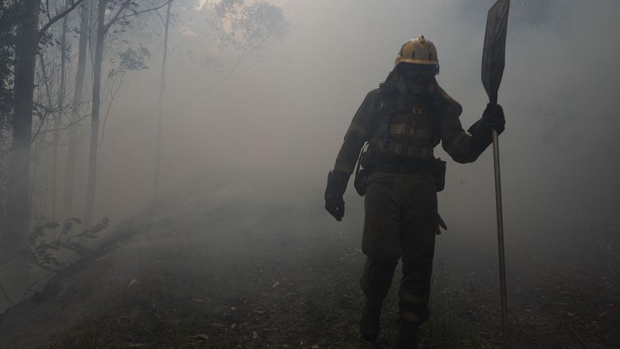 Extinguido el peor incendio del año en Galicia tras calcinar más de 2.300 hectáreas de monte en Trabada (Lugo)