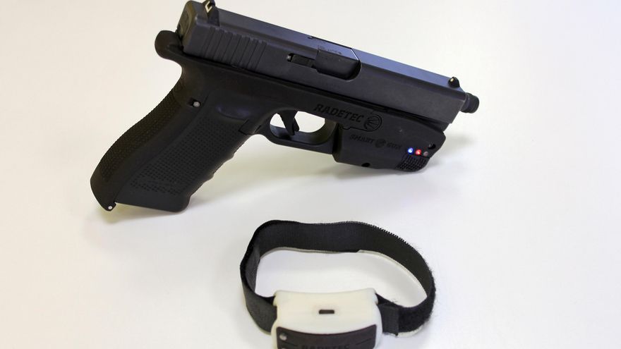 Diseñan en España una pistola que solo puede disparar el agente autorizado