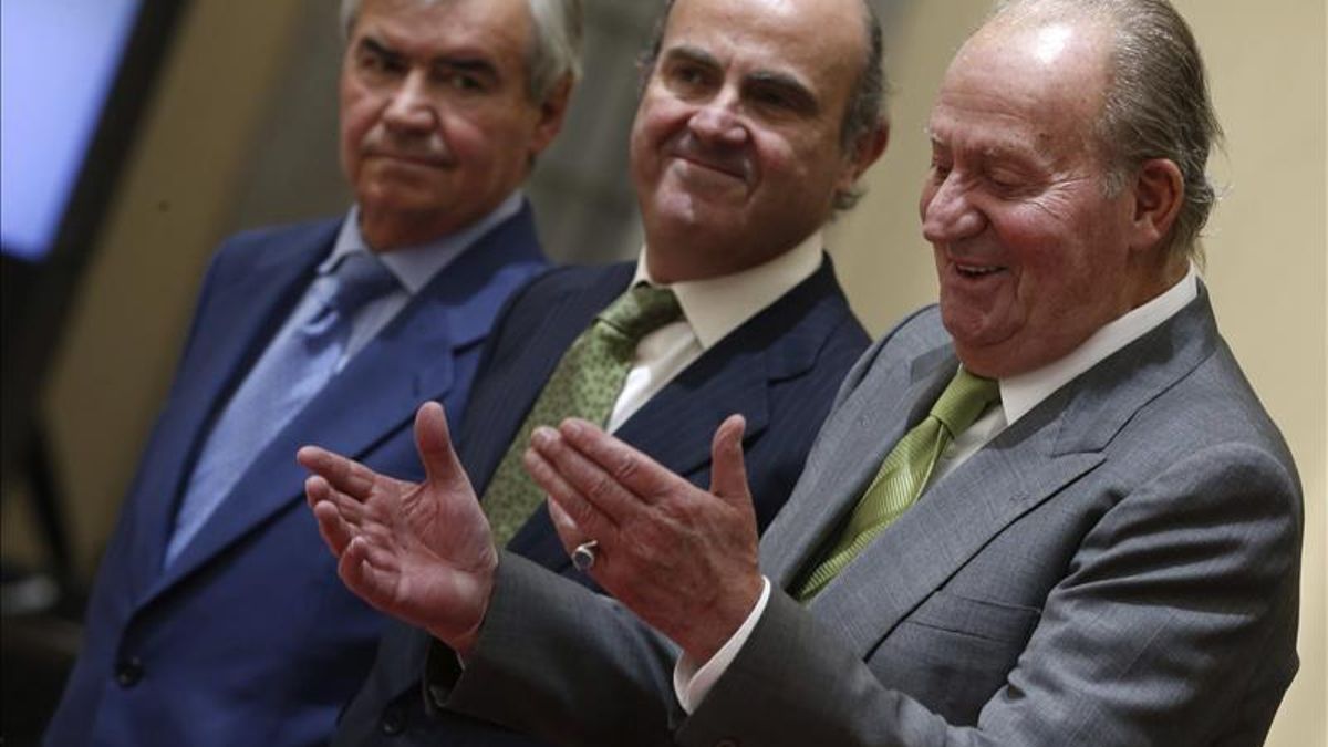 Los empresarios reciben al Rey con una larga ovación en un acto en El Pardo
