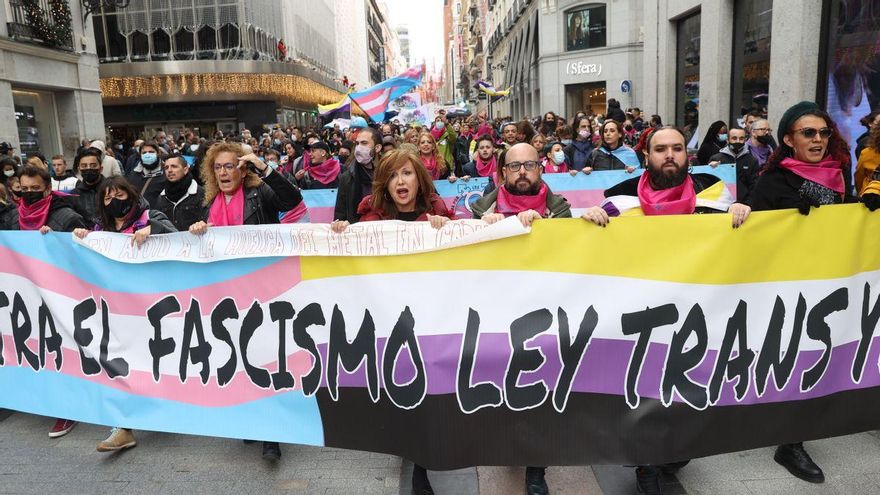 Cientos de personas en Madrid, con Cambrollé en el Centro, durante el Día Internacional de la Memoria Transexual en 2022