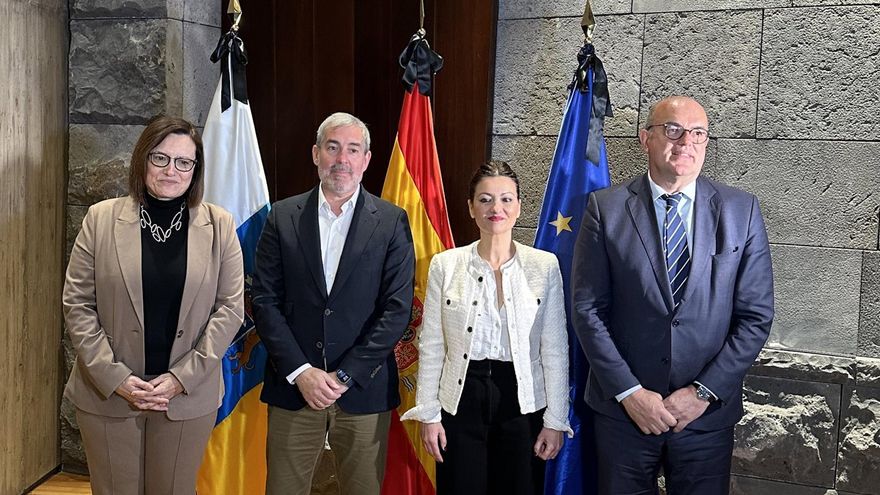 La ministra de Infancia ve "urgente" mejorar la acogida de menores migrantes y estudiará el reparto que pide Canarias