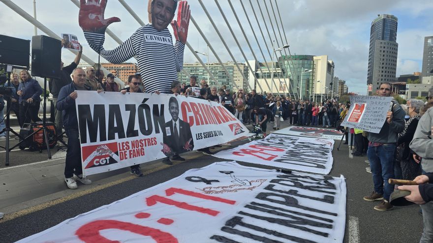 Las víctimas de la DANA exigen al PPE que deje de sostener a Mazón: "No son muertos, son asesinados”