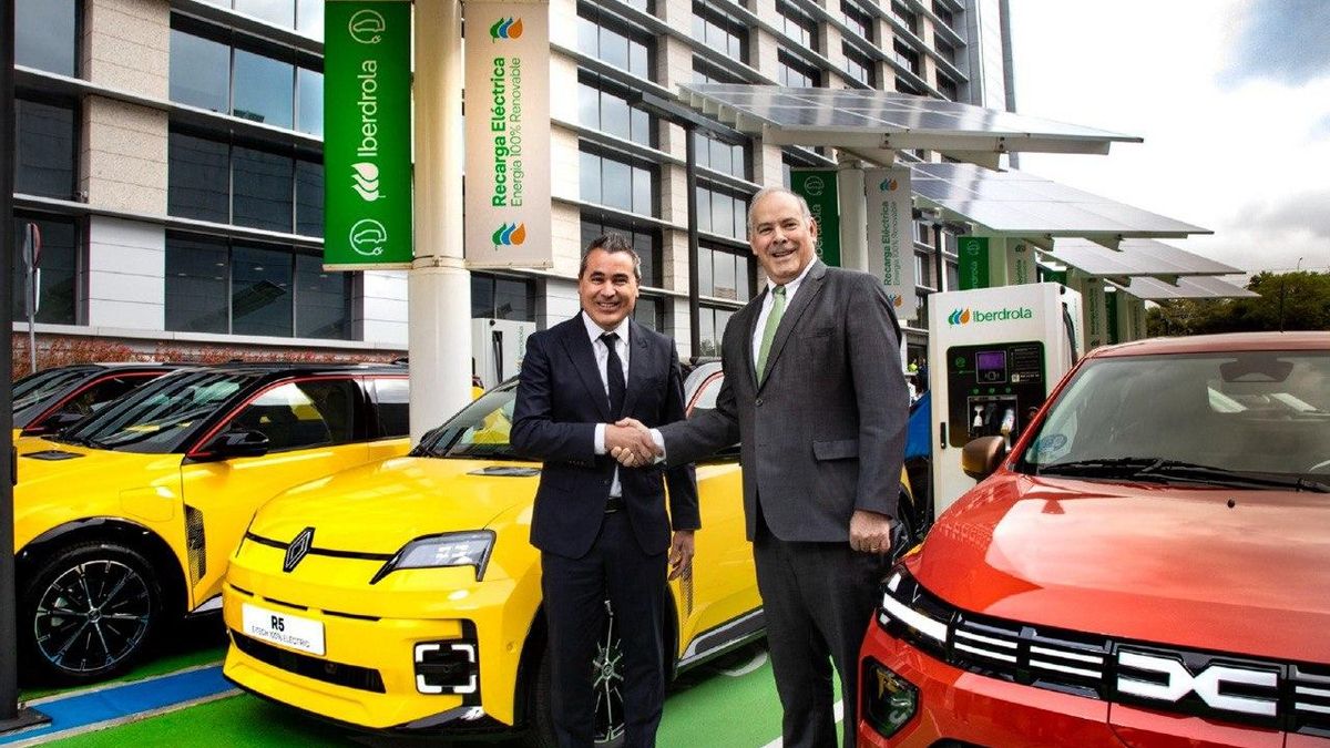 Josep María Recasens, director general de Renault Group España y Mario Ruiz Tagle, CEO de Iberdrola España