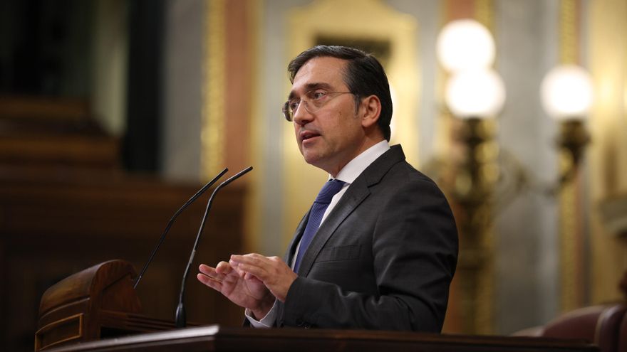 El ministro de Asuntos Exteriores, Cooperación y Unión Europea, José Manuel Albares, en el Pleno del Congreso.