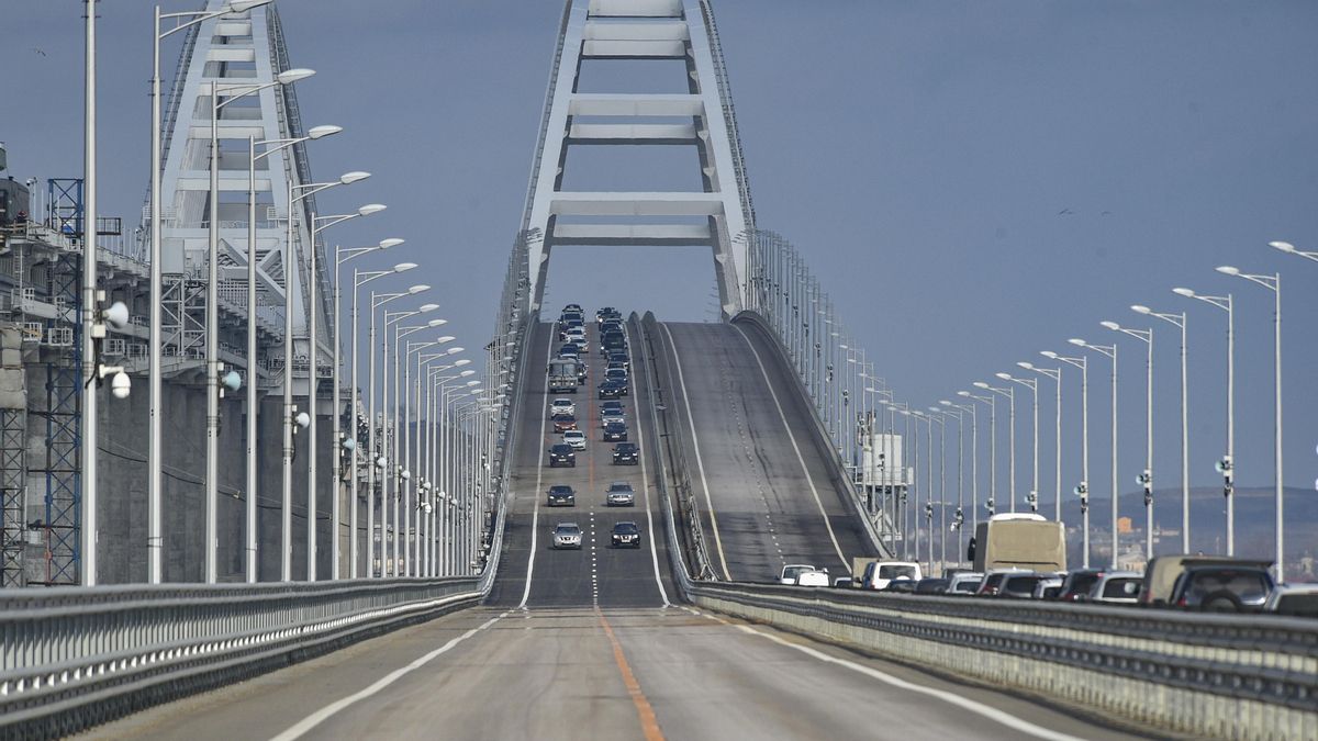 Imagen reciente del puente que une Crimea con la Rusia continental. EFE/EPA/STRINGER