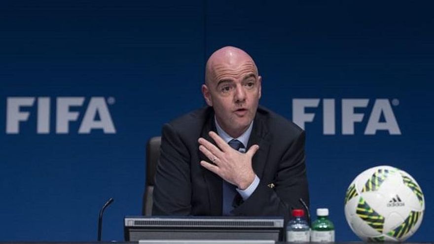 El presidente de la FIFA dice que los trabajadores migrantes de Qatar "se enorgullecen de su duro trabajo"