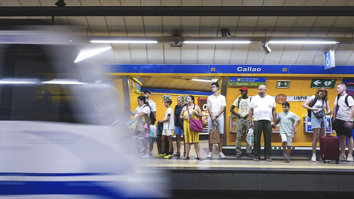 Metro de Madrid retrasará una hora su cierre por la visita del Papa, mientras que los buses y Bicimad serán gratis