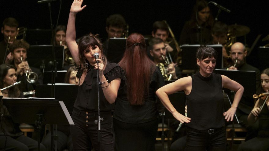 El concierto solidario de Rozalén por las víctimas de la DANA: "Hay que mirar al futuro con mucha luz"