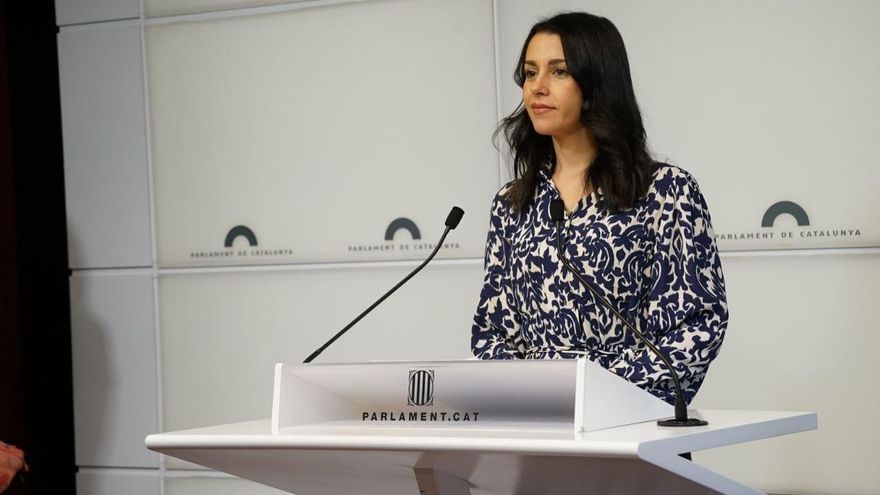 La líder de Cs, Inés Arrimadas, en rueda de prensa en el Parlament a 29 de julio de 2022.