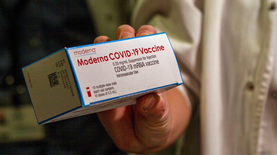 Vista una dosis de la vacuna de la farmacéutica Moderna. EFE/Cati Cladera/Archivo