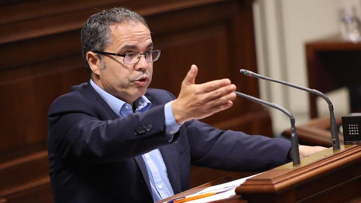 El PSOE acusa al consejero canario de Vivienda de incumplir con los residentes en zonas turísticas