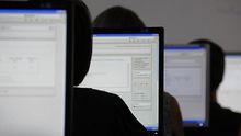 La brecha digital se refleja en la desigualdad ante la política. Foto: Olga Díaz