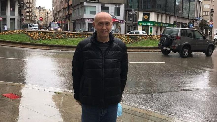 Juan Antonio Pascual, en la plaza de Julio Lazúrtegui de Ponferrada, en una foto actual