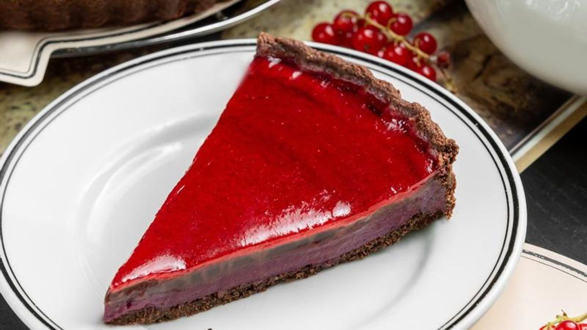 La receta de tarta de yogur y frutos rojos que se hace sin horno y es perfecta para un postre refrescante