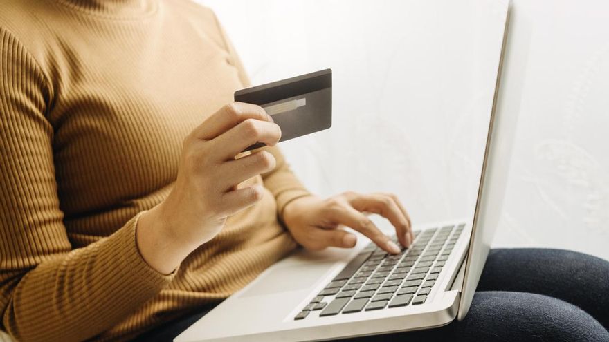 Detenido por estafar 13.500 euros a aficionados del Sevilla FC con entradas falsas para la final de la Europa League