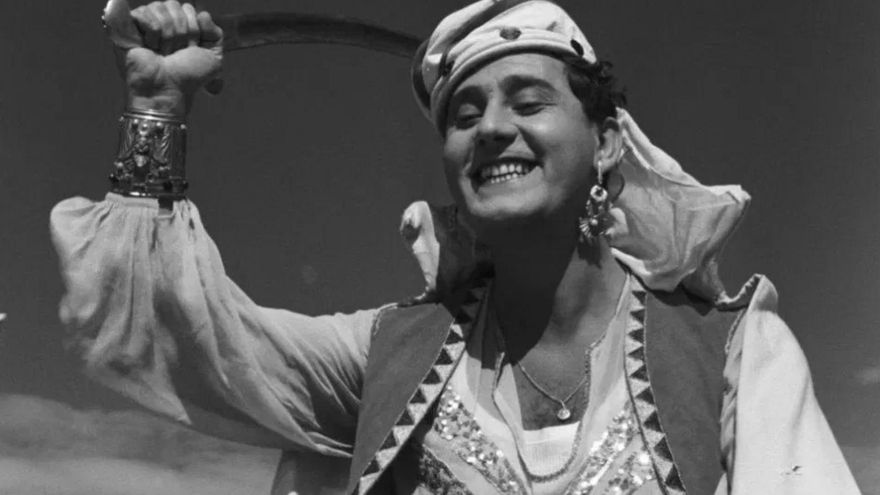 Alberto Sordi como 'El jeque blanco' de Fellini