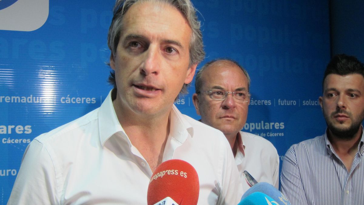 El PP nombra al exministro Iñigo de la Serna coordinador del programa electoral para las elecciones de mayo.