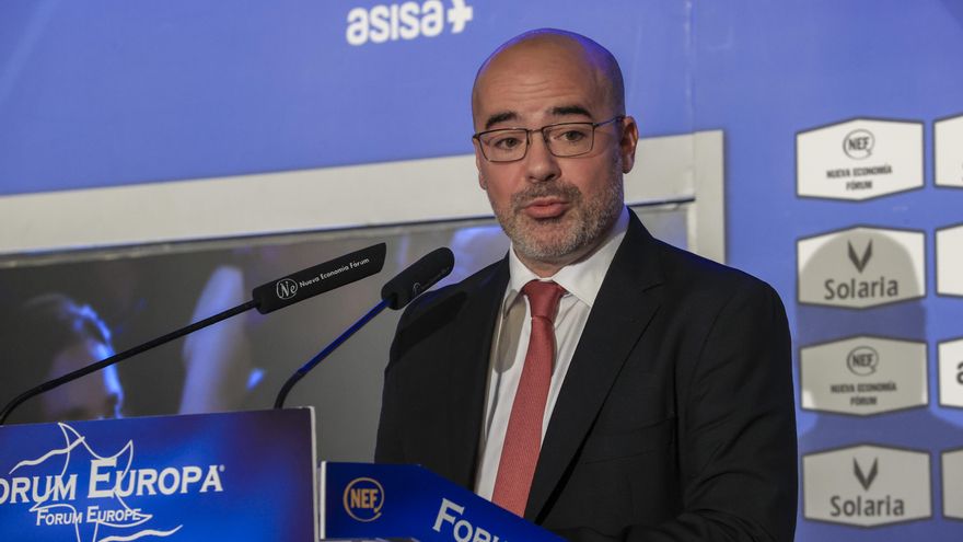 El delegado del Gobierno en Madrid, Francisco Martín participa en un desayuno informativo del Fórum Europa celebrado este jueves en Madrid. EFE/ Zipi