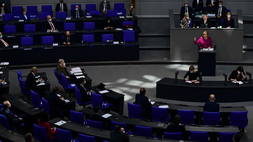 La canciller alemana, Angela Merkel, en el Bundestag este jueves. EFE/EPA/CLEMENS BILAN