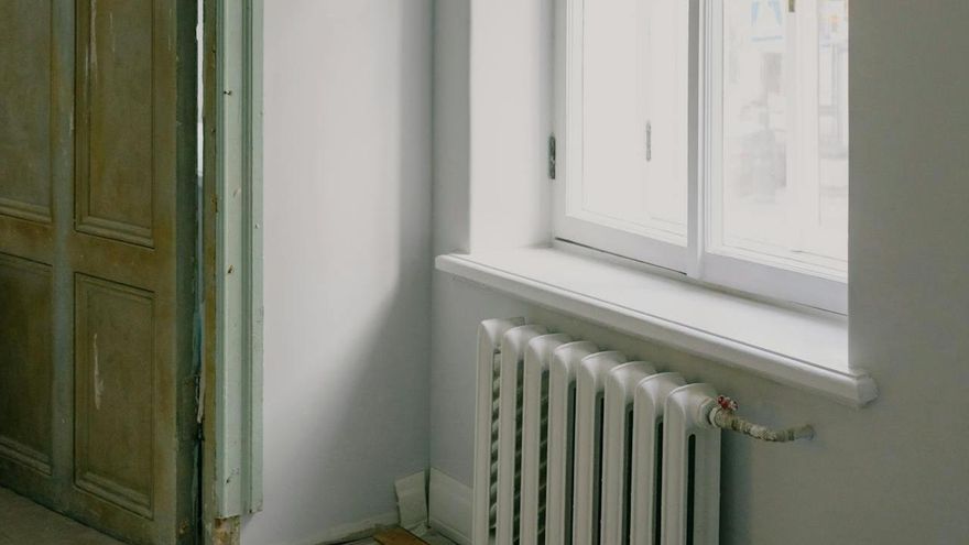 Mantener la calefacción encendida al mínimo o encenderla y apagarla: ¿cómo ahorras más?
