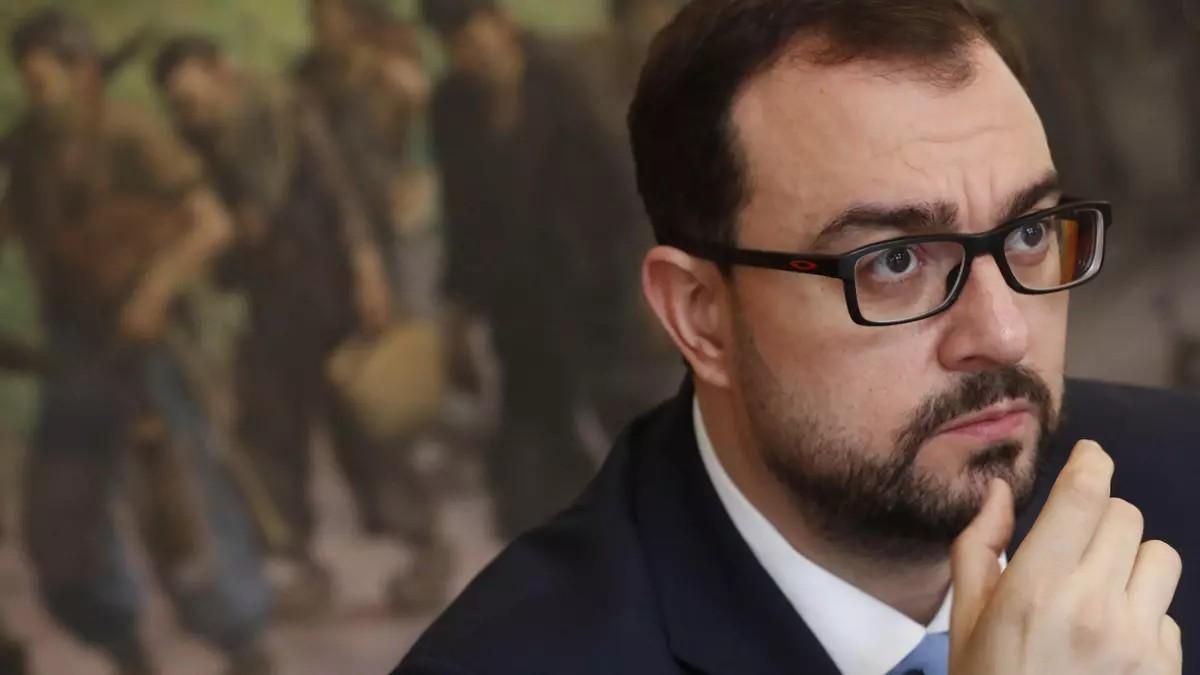 Barbón se subirá el sueldo en 2026 para dejar de ser 'colista' en la lista de los presidentes que menos cobran