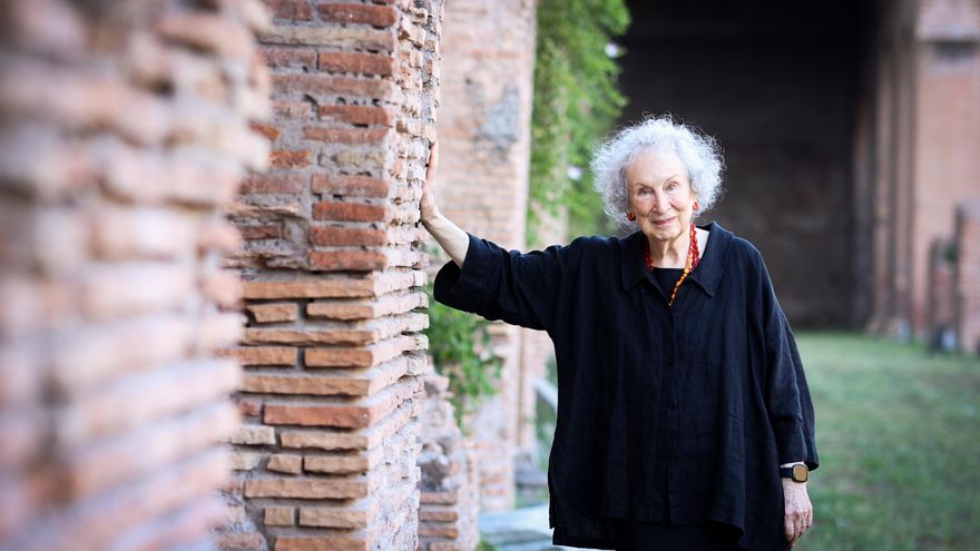 Las múltiples vidas de Margaret Atwood: la escritora publica sus memorias en la obra más personal de su carrera
