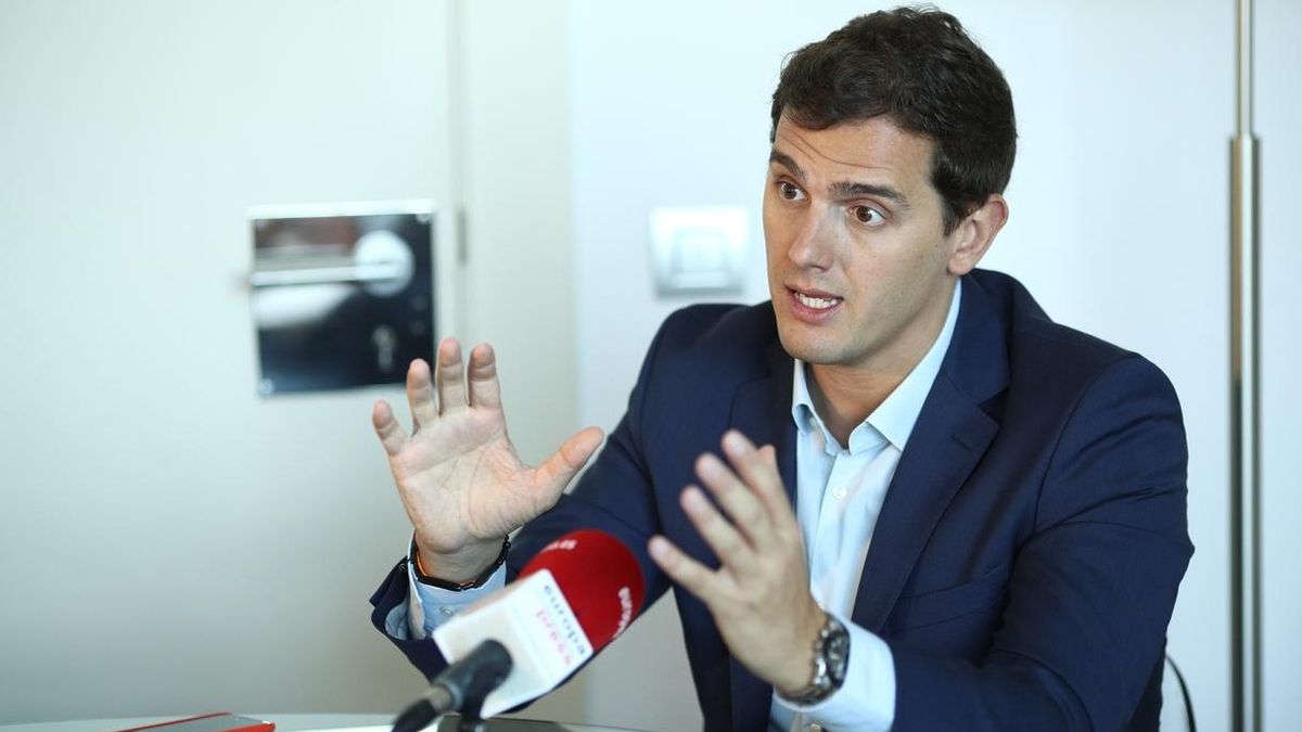 Rivera pide un "apolítico" como Defensor del Pueblo y avisa que Ciudadanos no quiere un ex del PP o del PSOE