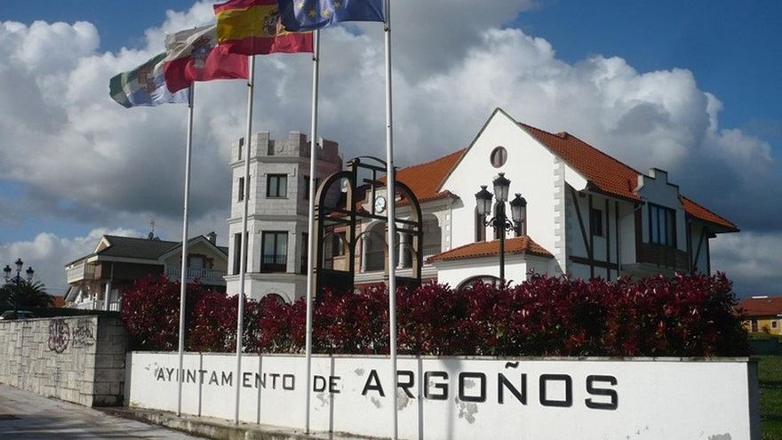 Argoños recibe 3.000 m2 de tela donada por una empresa murciana para hacer 50.000 mascarillas