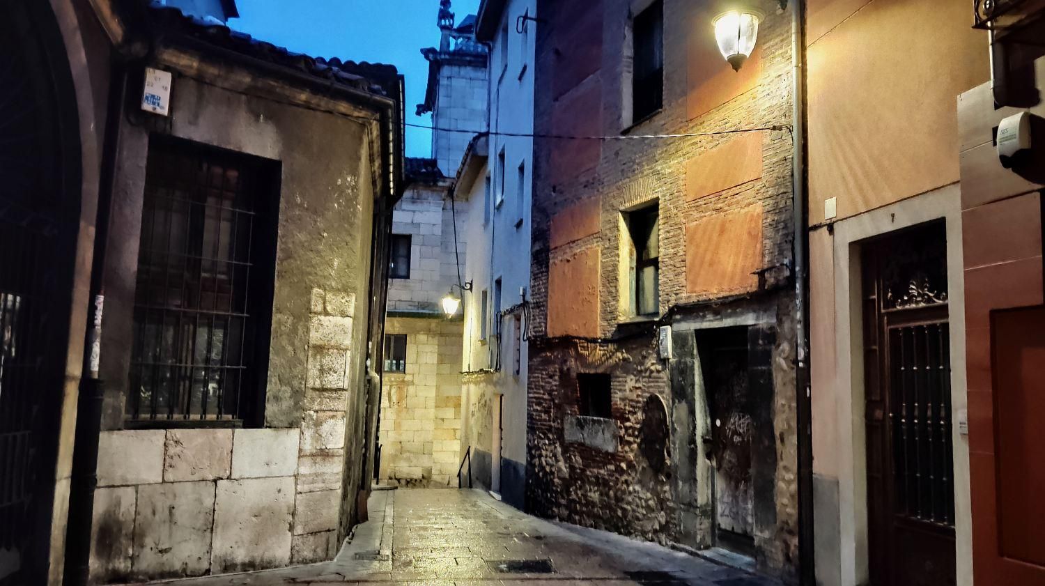 El callejón detrás de la Iglesia de San Martín.