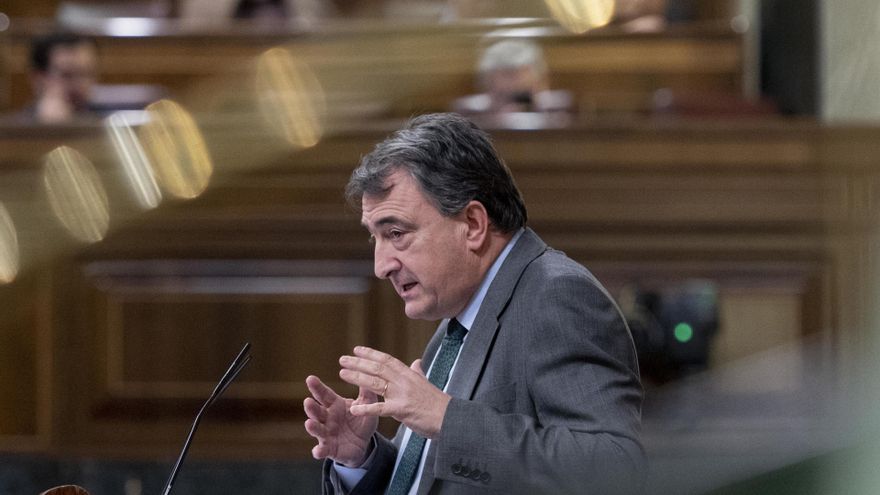 El portavoz del PNV en el Congreso, Aitor Esteban, en el Pleno del Congreso de los Diputados, a 24 de enero de 2023, en Madrid (España). Sánchez ha informado hoy de los Consejos Europeos celebrados los días 20 y 21 de octubre y 15 de diciembre de 2022, as