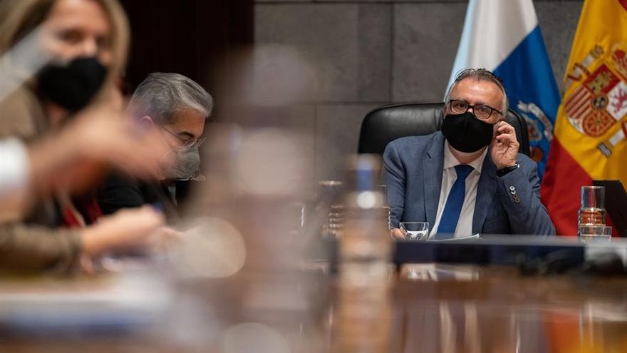 El Gobierno de Canarias anuncia una moratoria fiscal y ayudas directas a fondo perdido para empresas y autónomos