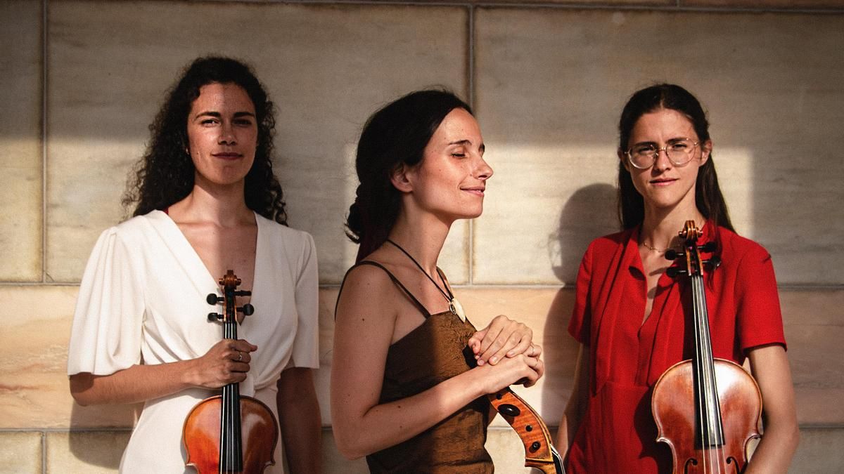 Trío Nacedo, integrado por  Lidia Sierra (violín), Inés Moreno (viola) y Clara Muñoz (cello),