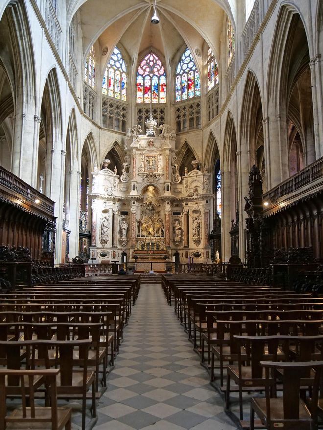 Interior de la Catedral de Saint Etienne.